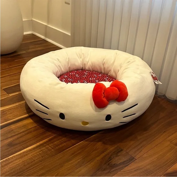 HELLO KITTY SANRIO CHARACTER DOG BED LARGE NEW WITH TAG